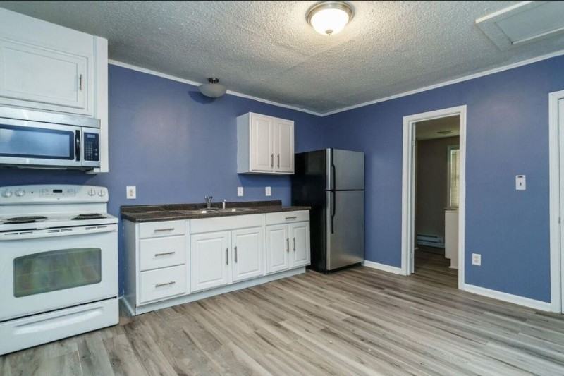 1407 Manteo Street #B - Photo 2 of 7