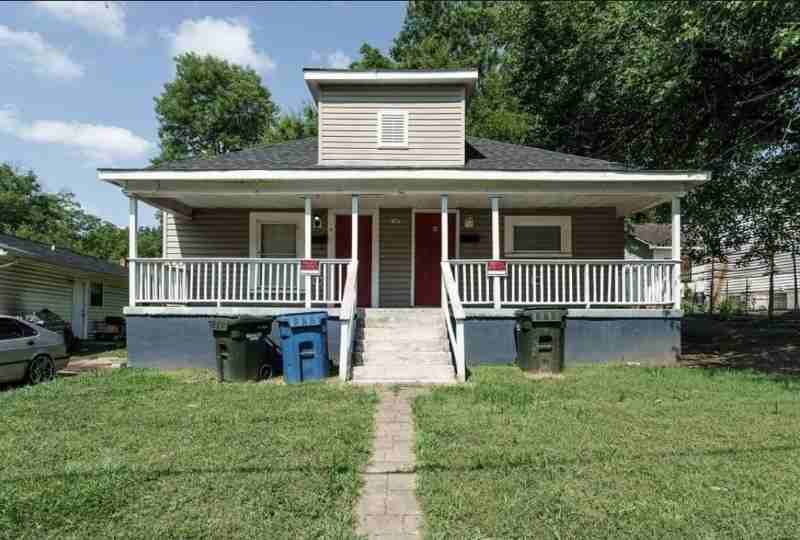 1407 Manteo Street #B - Photo 3 of 7