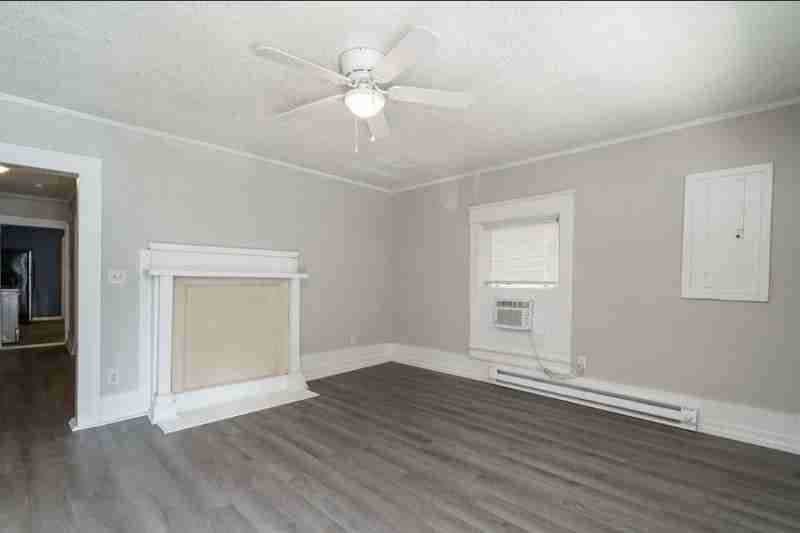 1407 Manteo Street #B - Photo 5 of 7