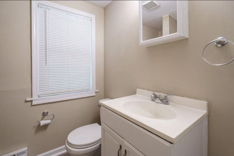 1407 Manteo Street #B - Photo 6 of 7