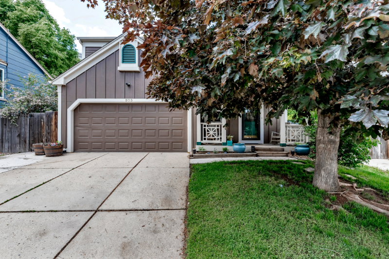 573 Entrada Dr - Photo 3 of 16