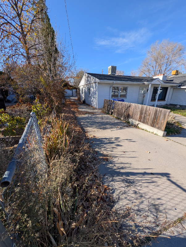 3524 S St - Photo 4 of 31