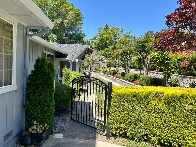 1180 Sierra Vista Way - Photo 2 of 20