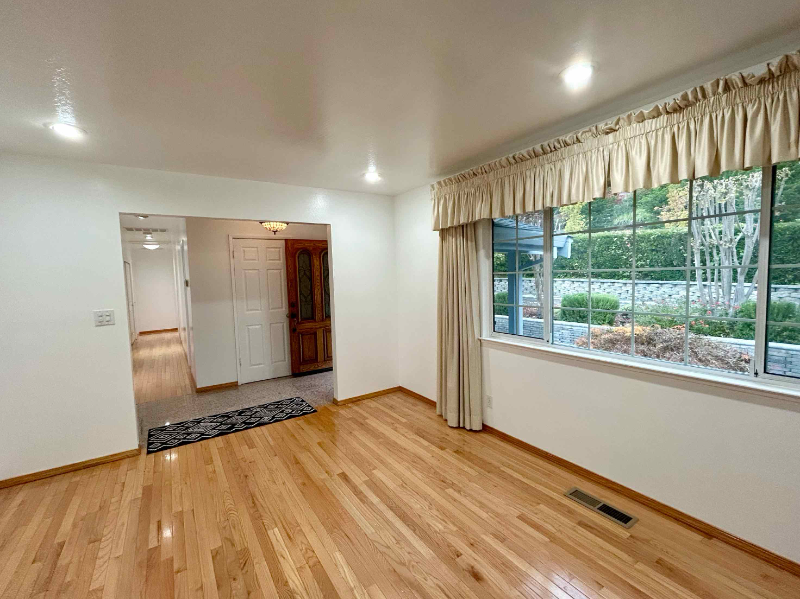 1180 Sierra Vista Way - Photo 3 of 20