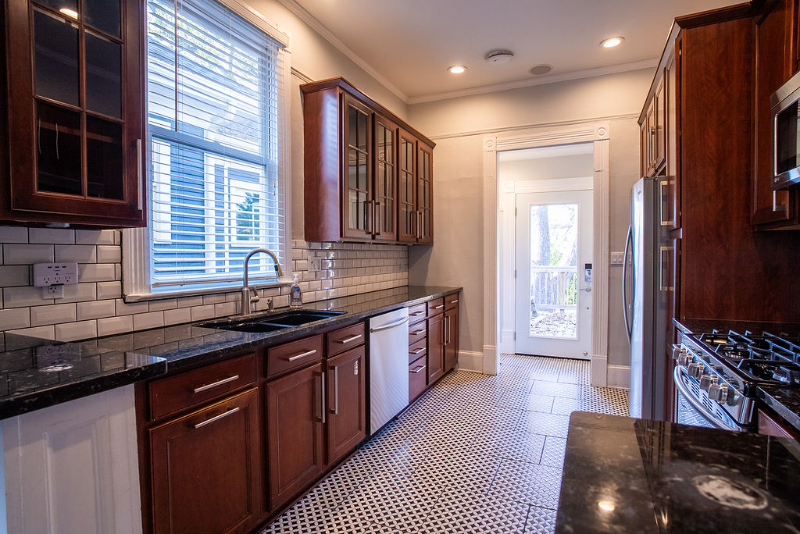 758 Lake Ave Ne - Photo 7 of 13