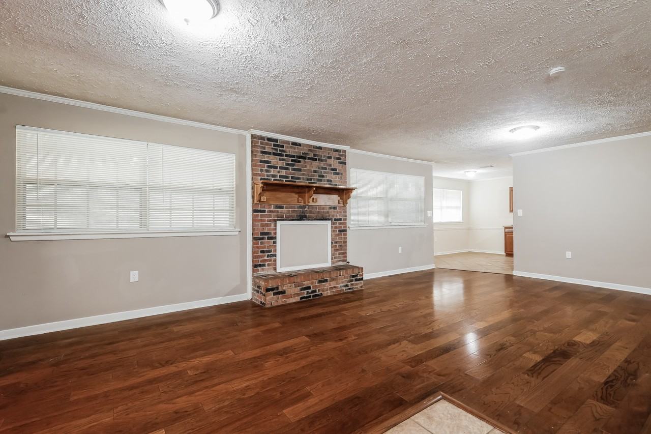 512 Crosskeys Dr - Photo 3 of 15