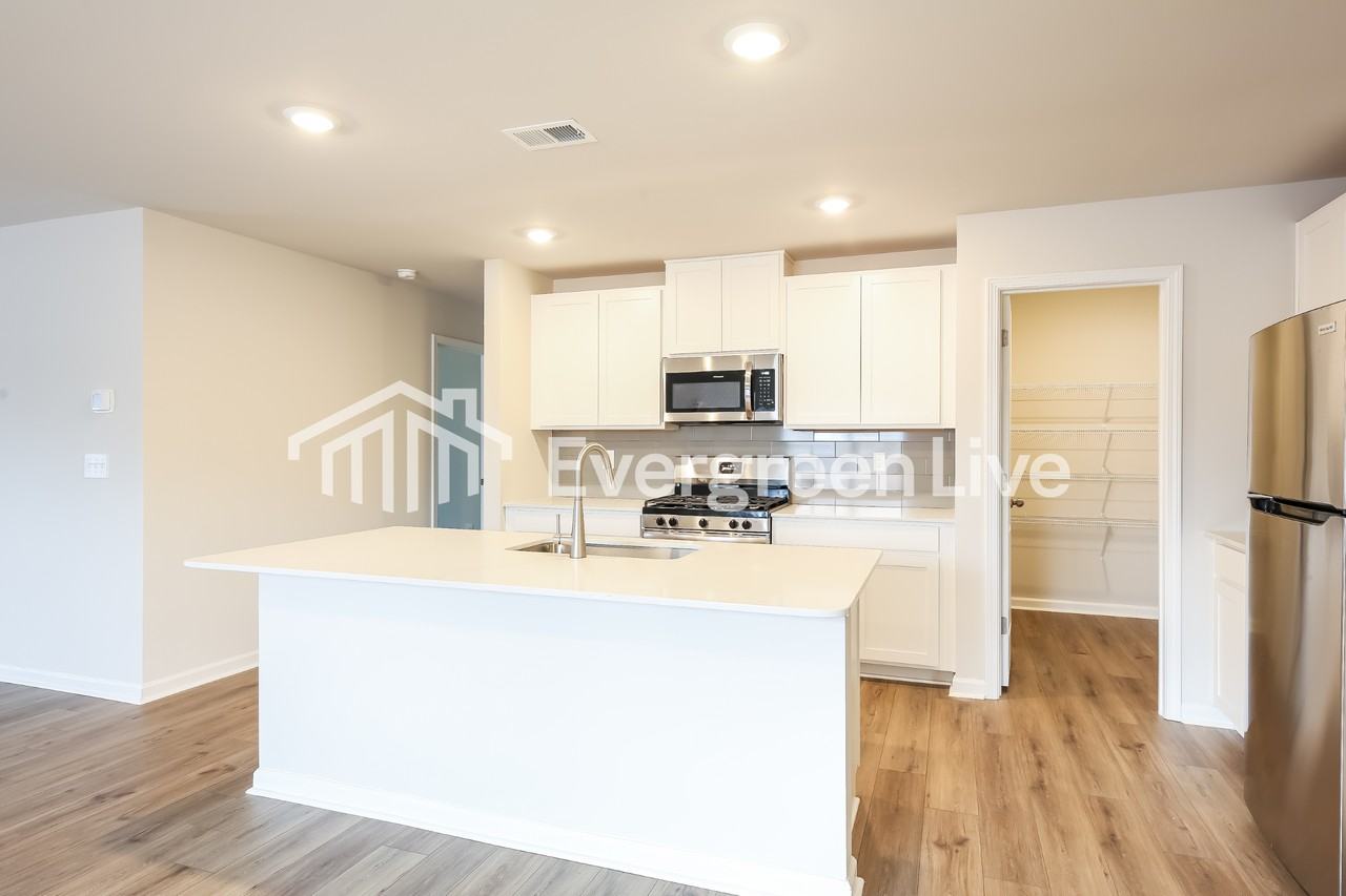 103 Meadow Gate Court - Photo 6 of 16