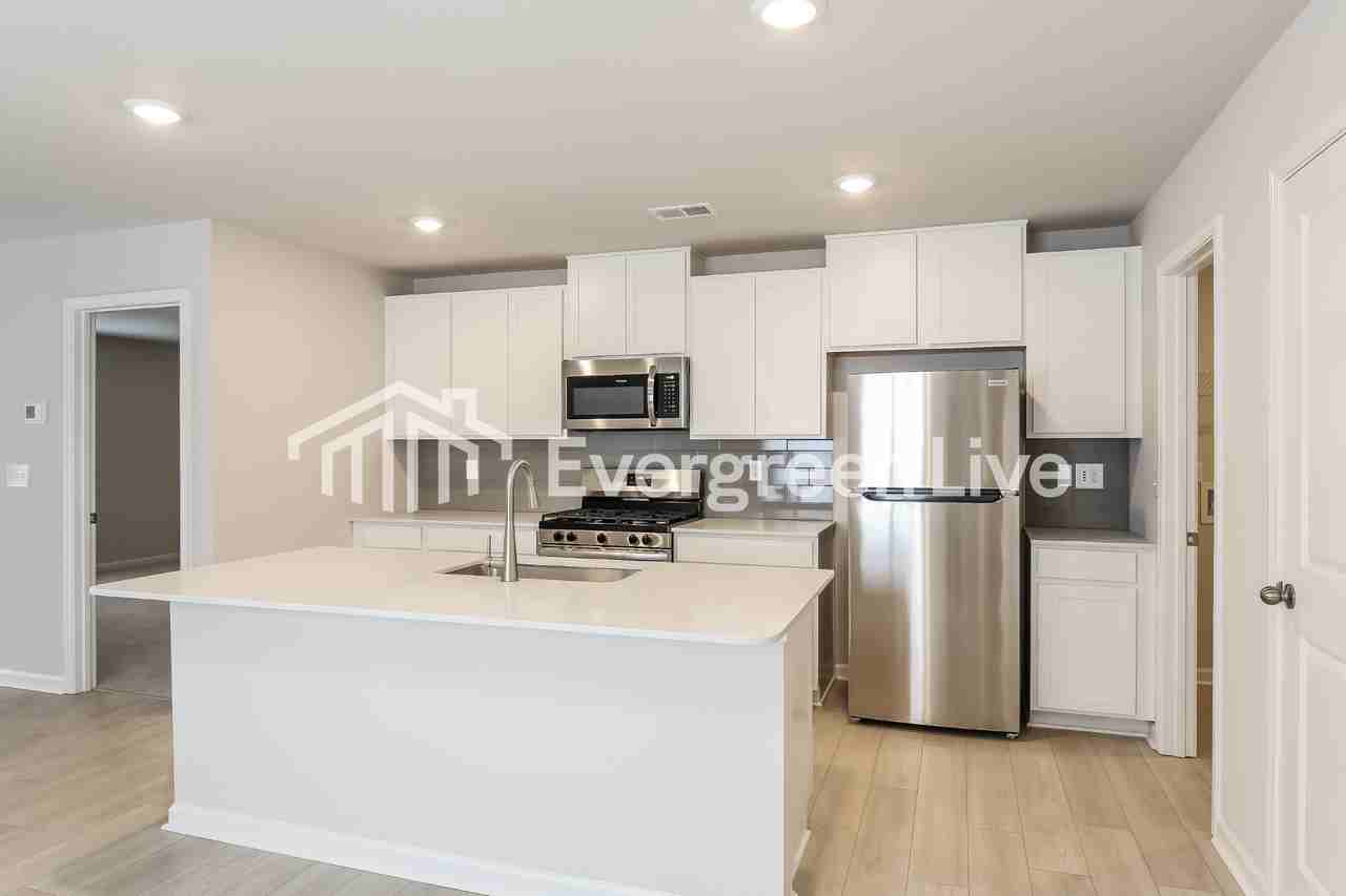 105 Meadow Gate Court - Photo 6 of 16