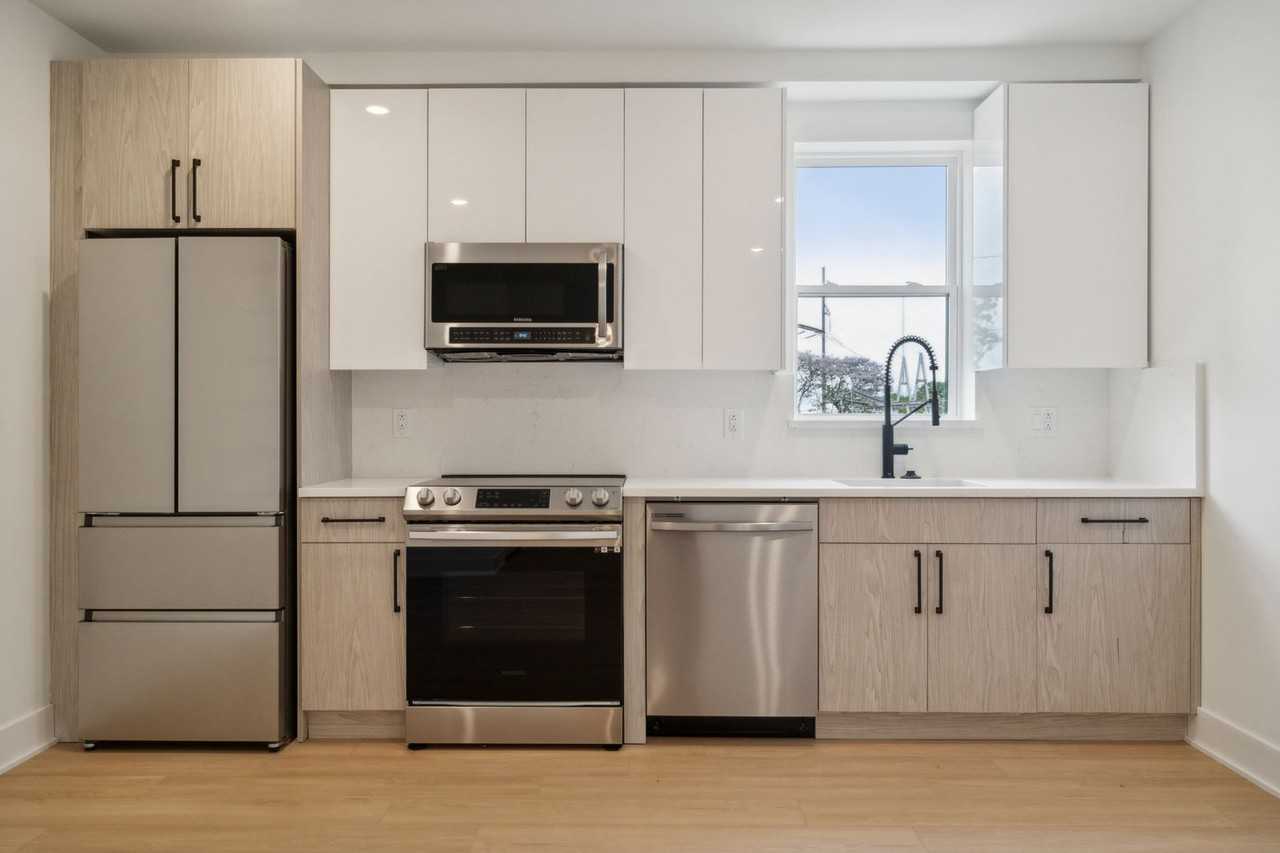 881 N 40th St - Photo 4 of 17