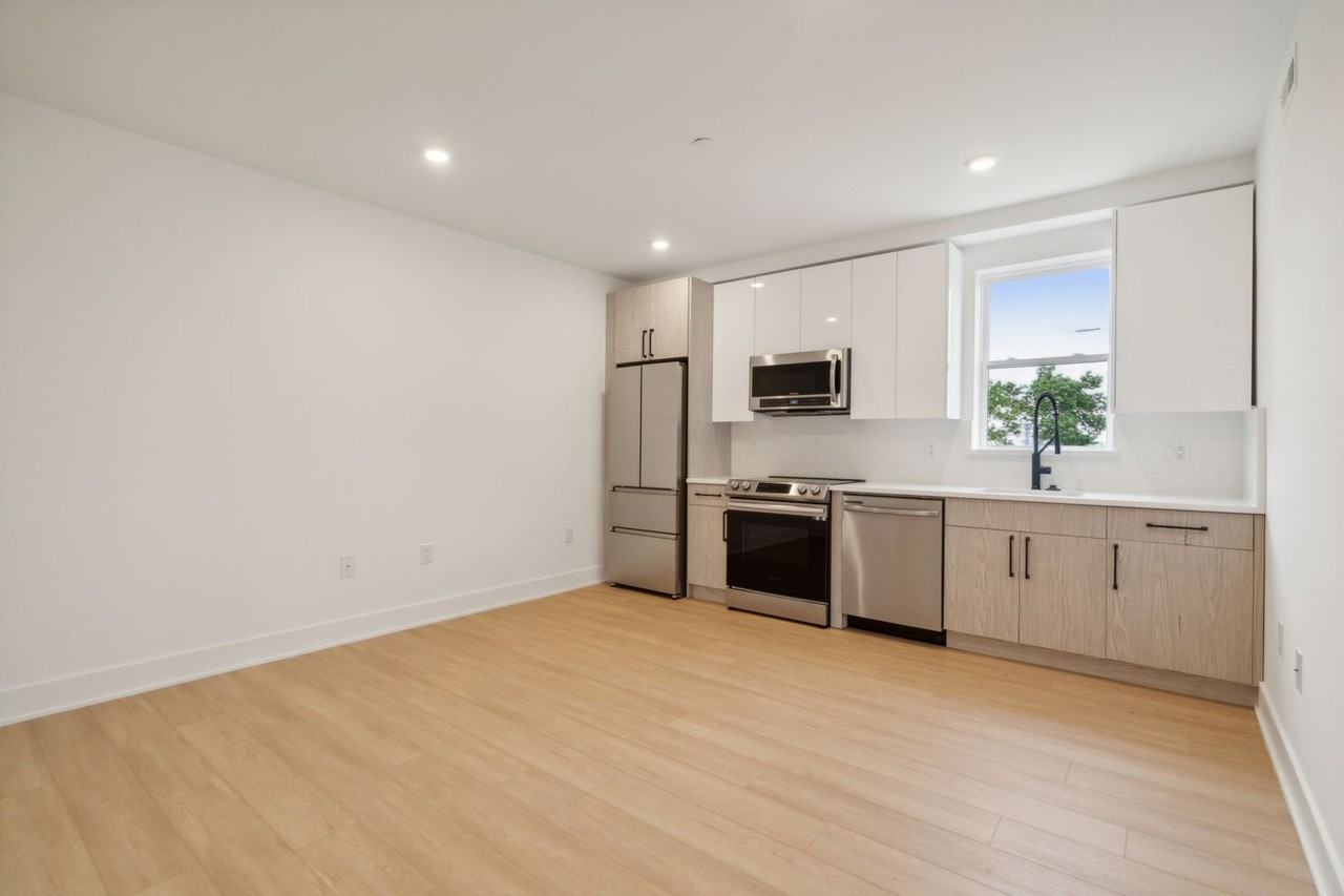 881 N 40th St - Photo 3 of 17