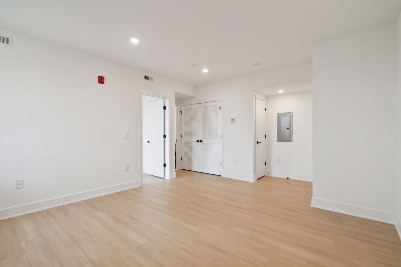 881 N 40th St - Photo 5 of 17