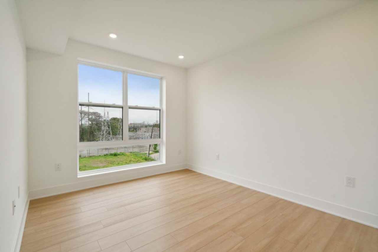 881 N 40th St - Photo 6 of 17