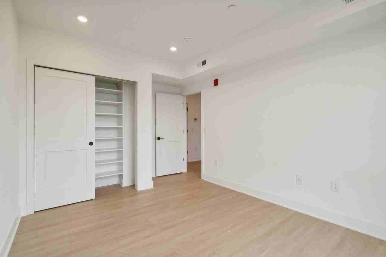 881 N 40th St - Photo 7 of 17