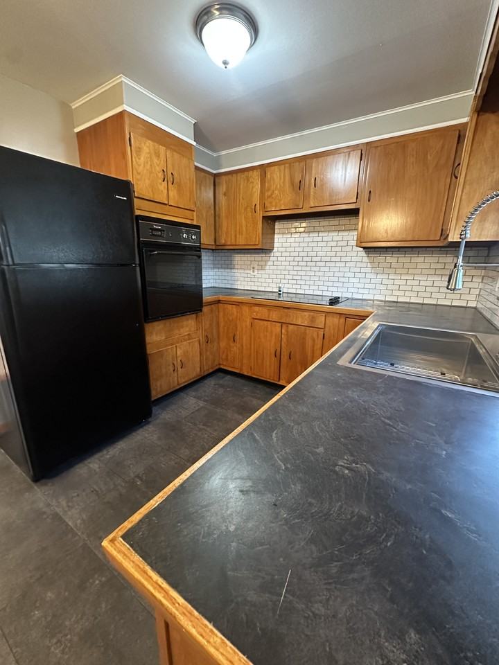 139 Lyndale Avenue - Photo 2 of 9