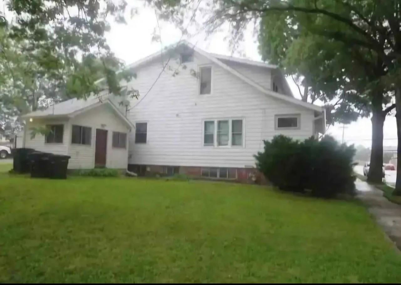722 N 11th St #B2 - Photo 2 of 9