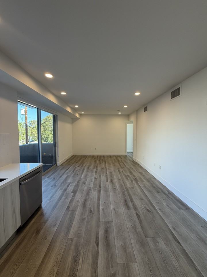 6535 Melrose Ave #301 - Photo 3 of 22