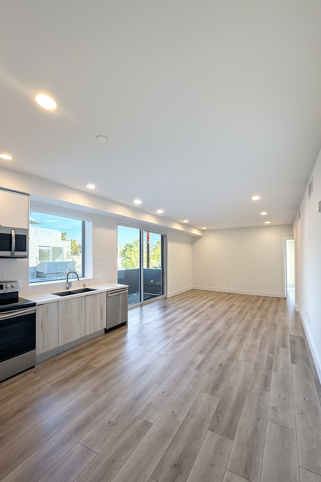 6535 Melrose Ave #301 - Photo 7 of 22