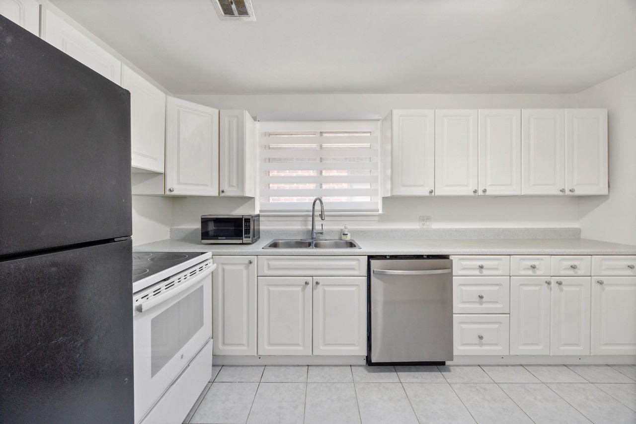 50 Rhydwen Avenue #2nd floor - Photo 7 of 15