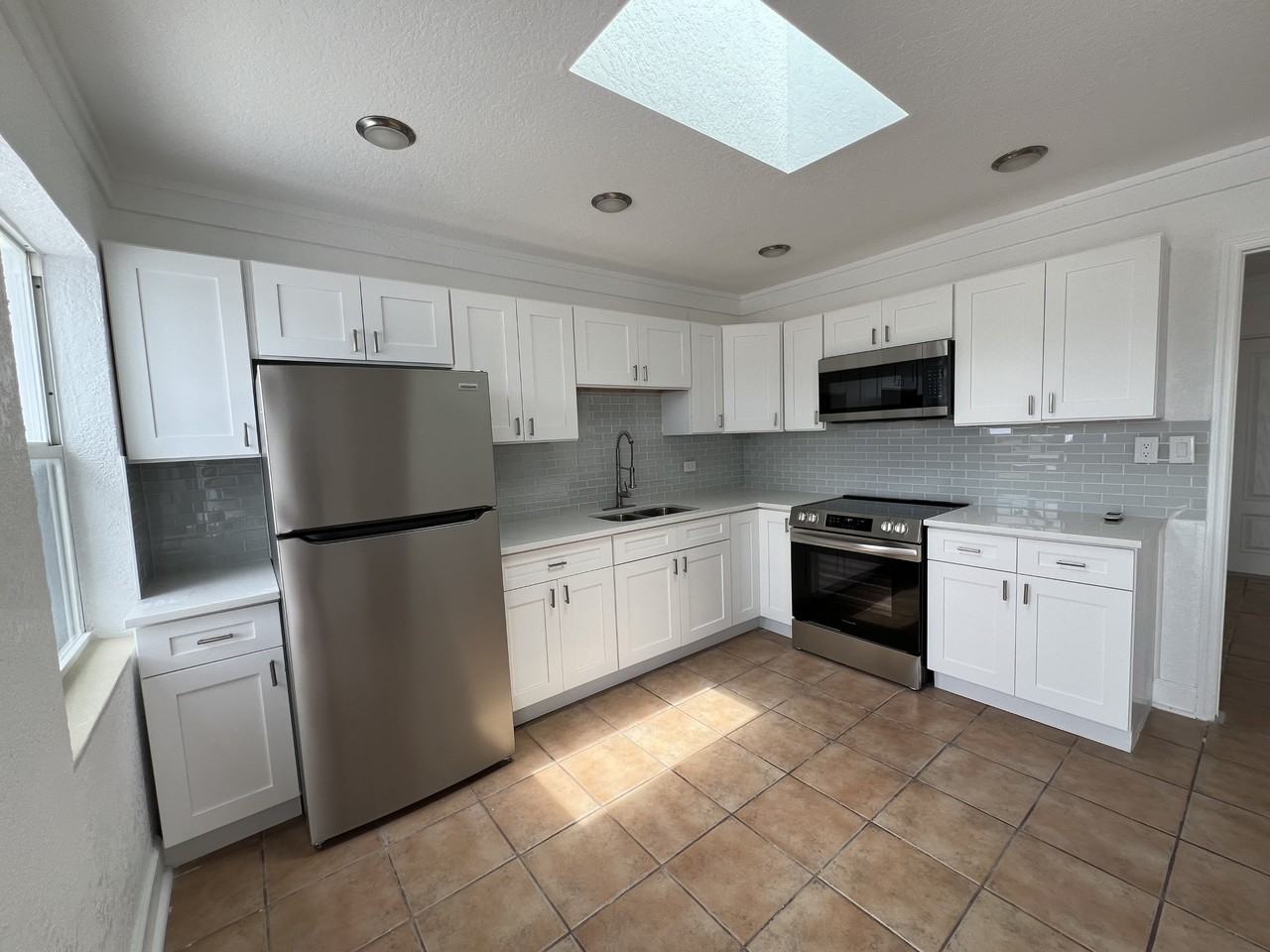 11 Lynn Way #ABCD - Photo 2 of 5