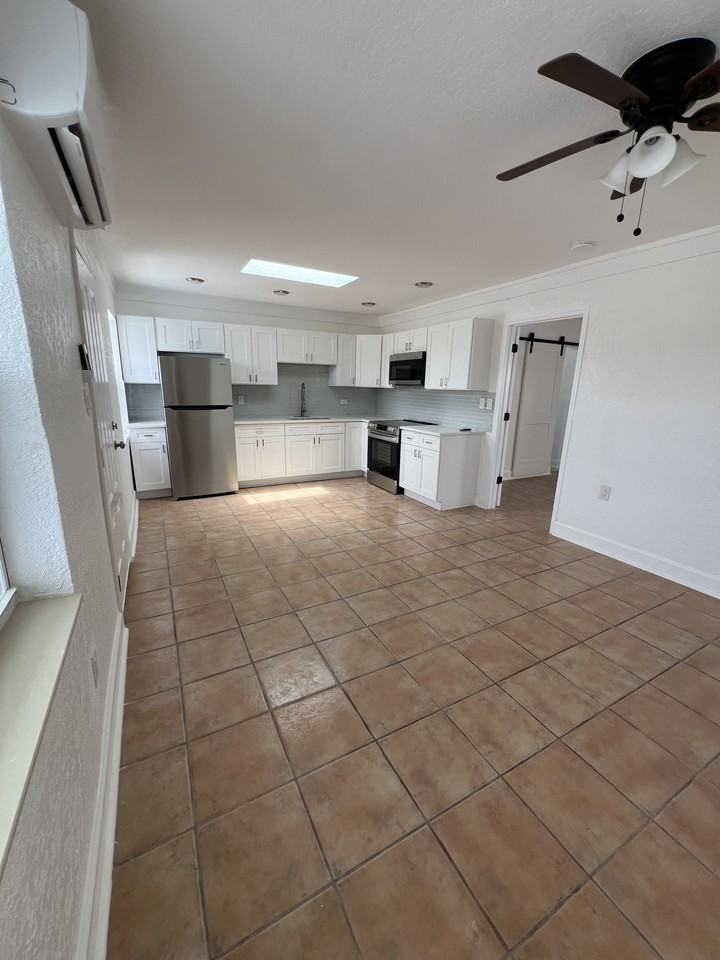 11 Lynn Way #ABCD - Photo 4 of 5