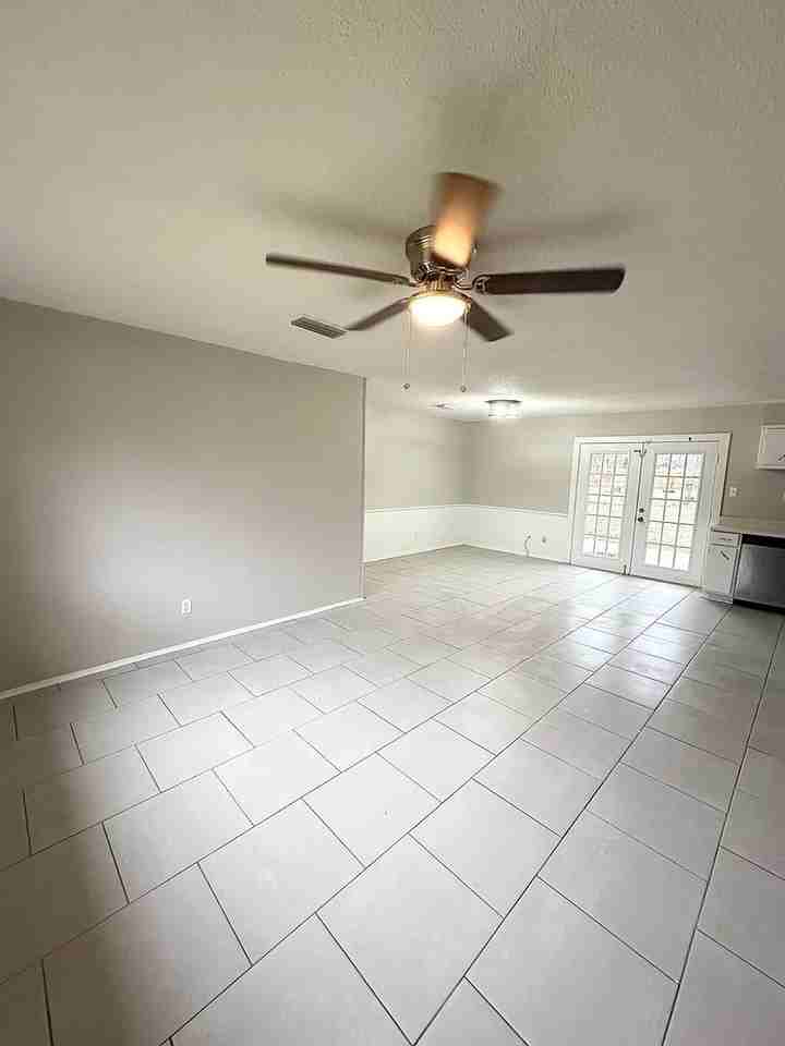 3012 Gaines St - Photo 4 of 16