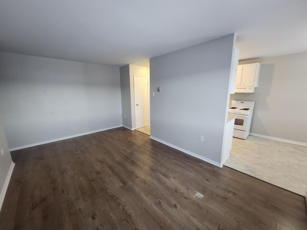 7 Reading Cres #8 - Photo 5 of 13