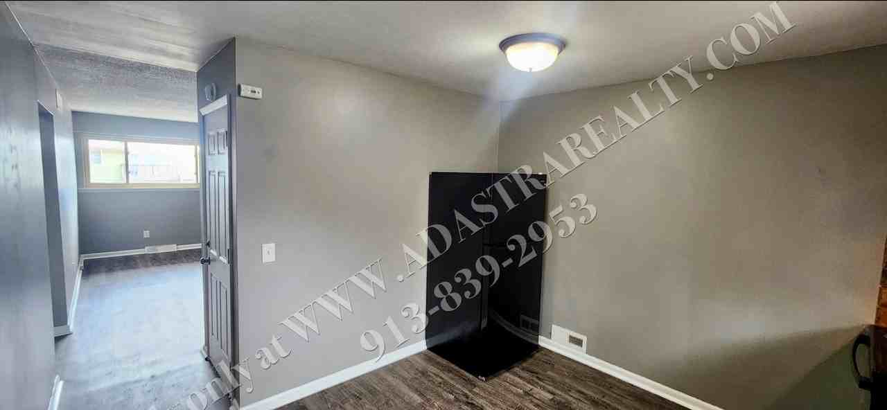 1436 N 63rd Ter - Photo 7 of 30