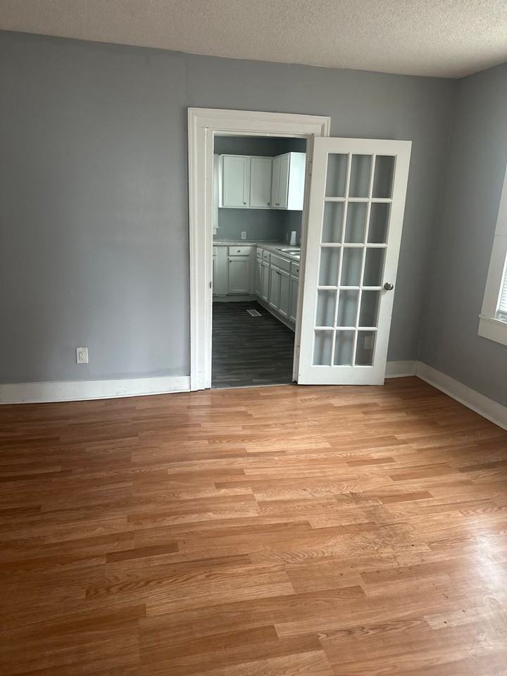 536 Heard Avenue - Photo 2 of 8