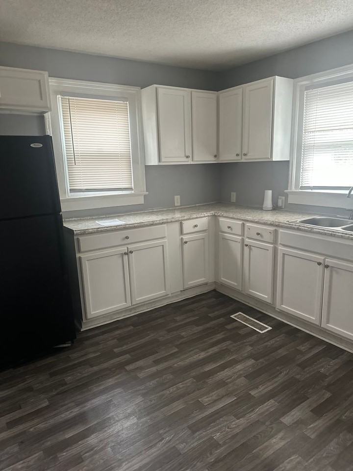 536 Heard Avenue - Photo 7 of 8