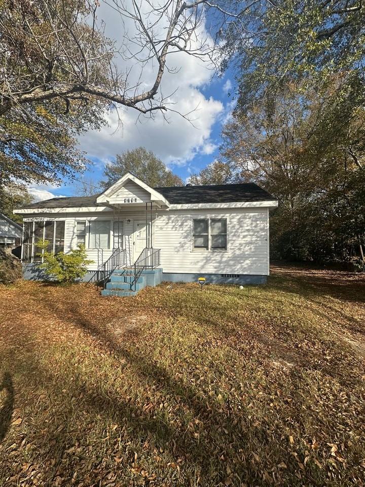 1710 Arlington Park - Photo 2 of 15