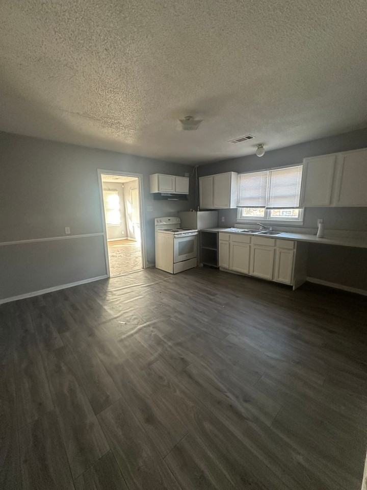 1710 Arlington Park - Photo 4 of 15