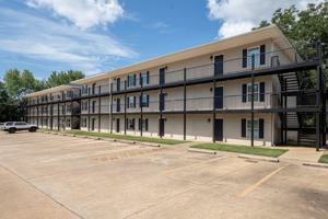 featured image of 623 W Glenn Ave