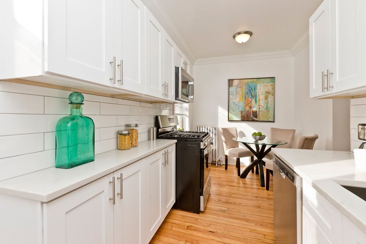 5330 N Kenmore Ave Apt 1w - Photo 2 of 10