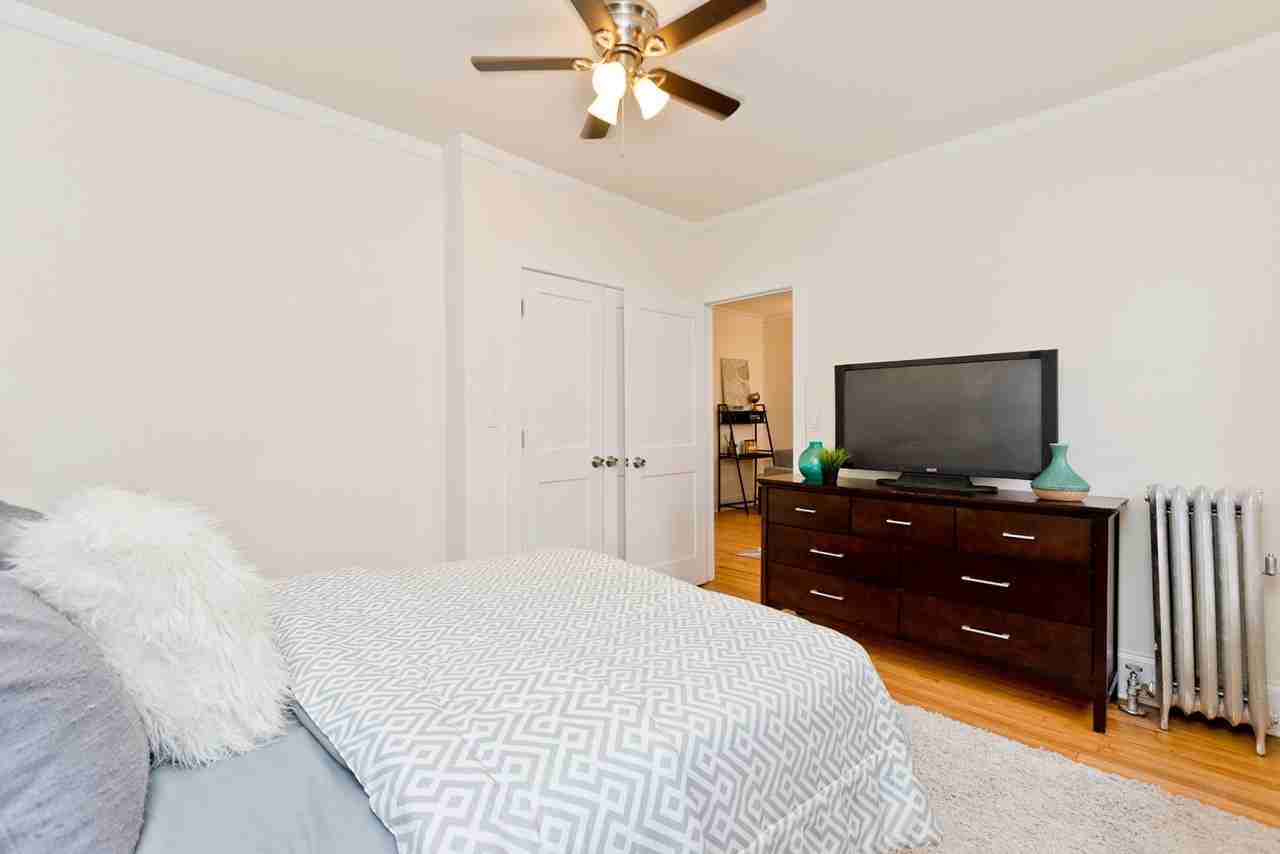5330 N Kenmore Ave Apt 1w - Photo 7 of 10