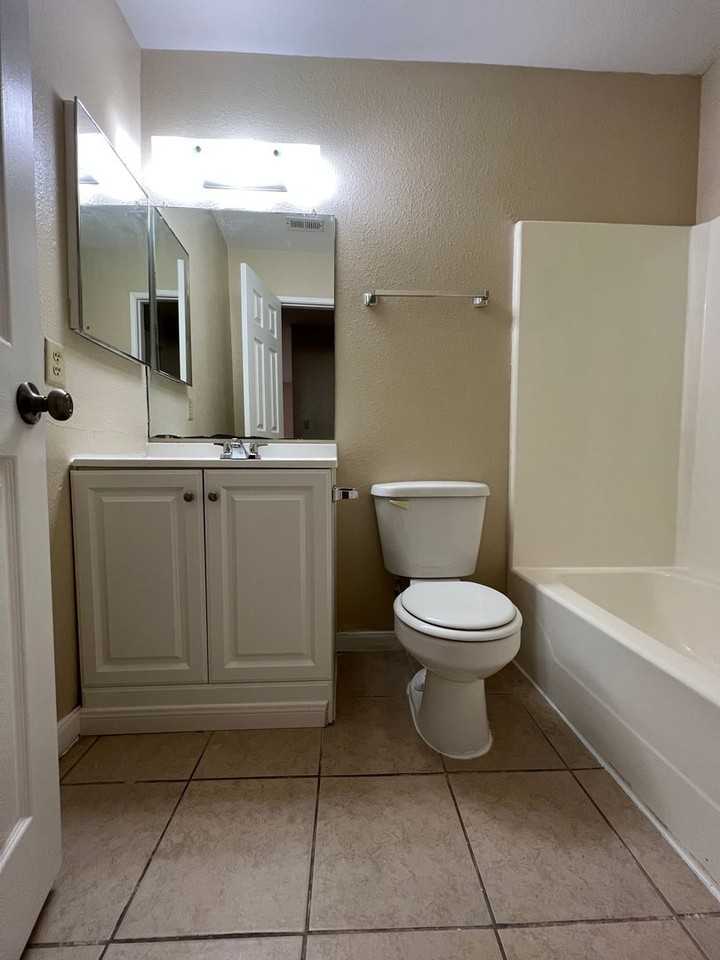 204 Hunters Lane - Photo 6 of 11