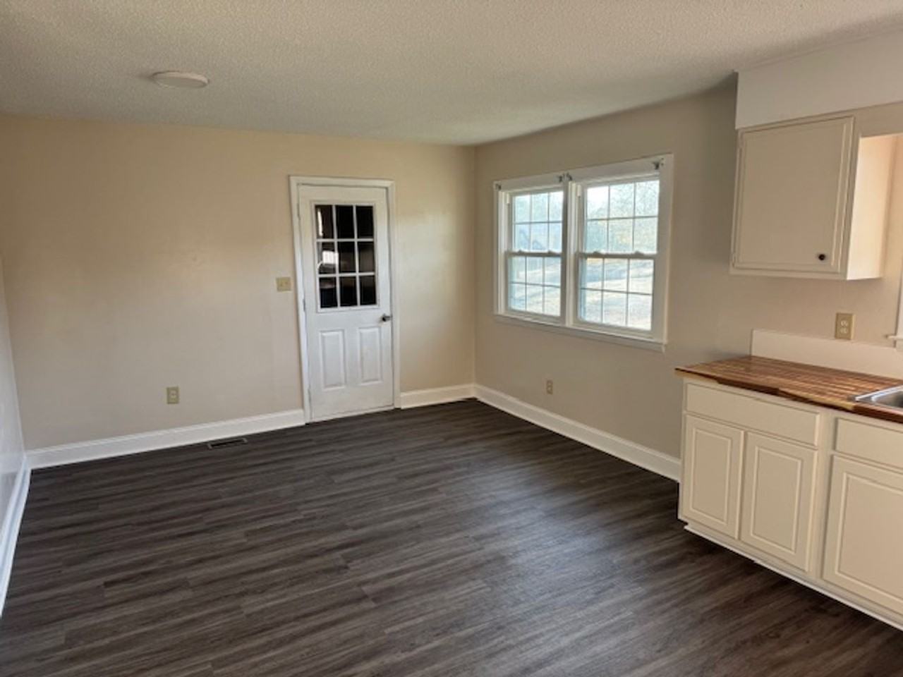 303 Tall Pine Road - Photo 4 of 11