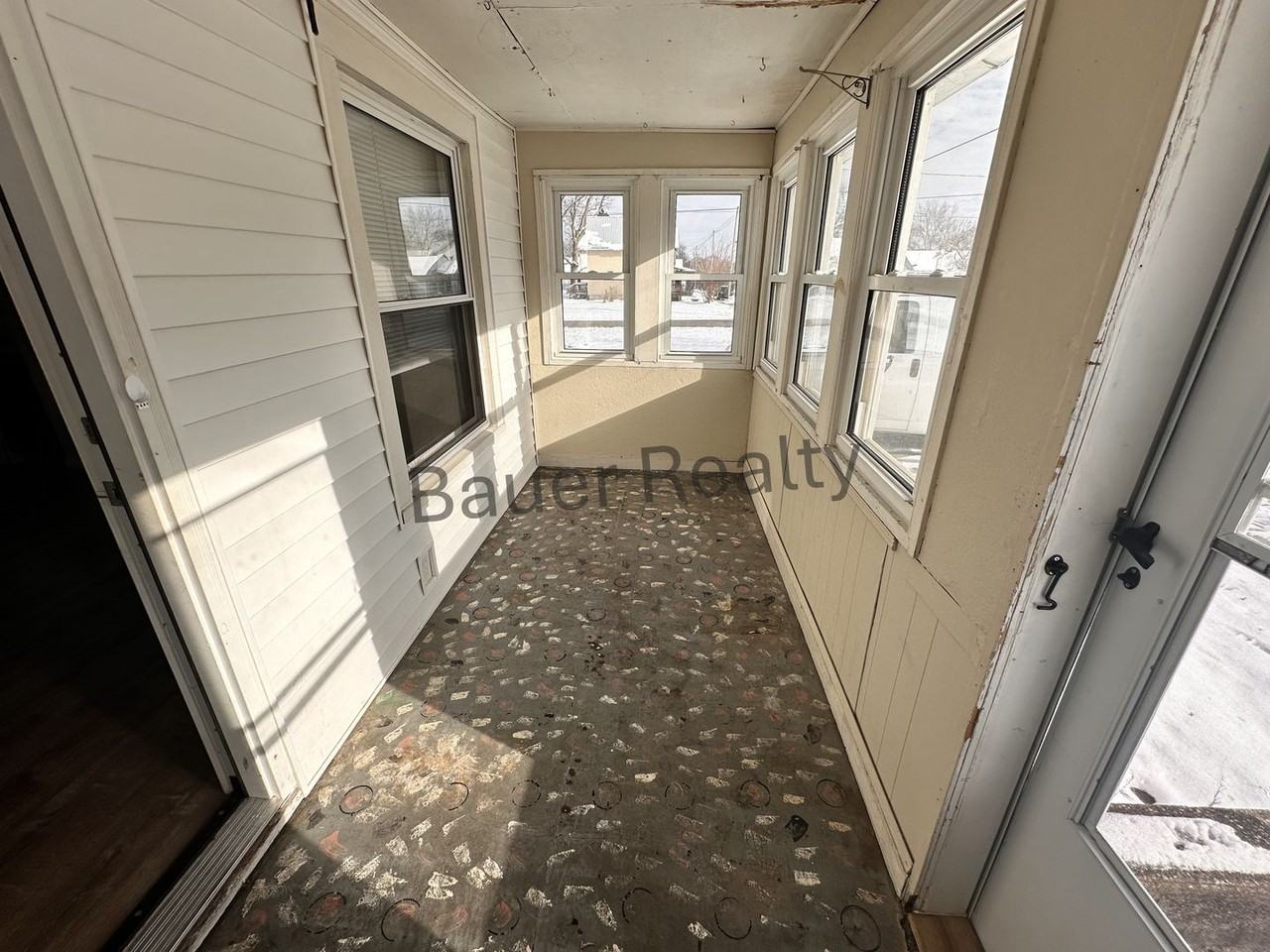 506 West 10th Street - Photo 2 of 18