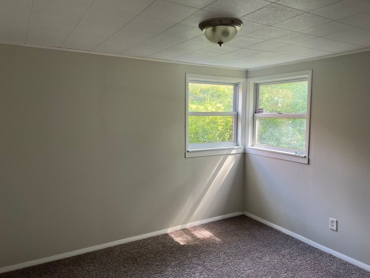 310 Greenway Drive - Photo 7 of 9