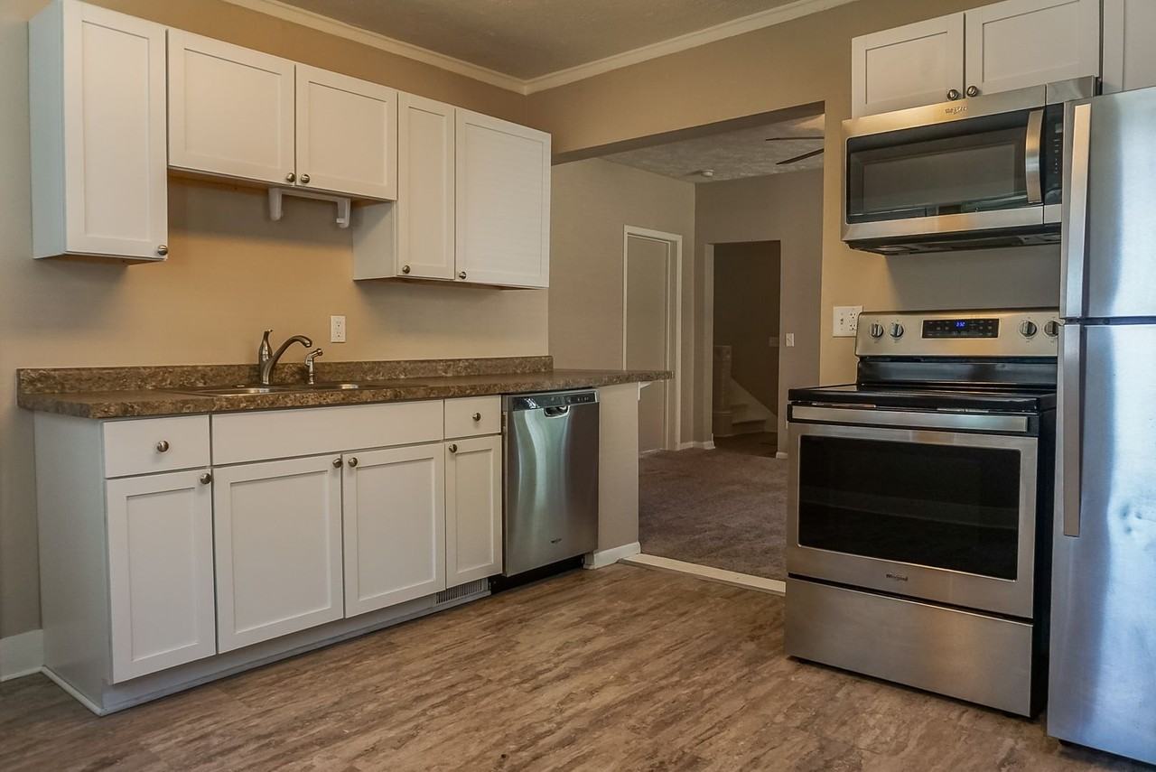 3059 T St - Photo 4 of 13