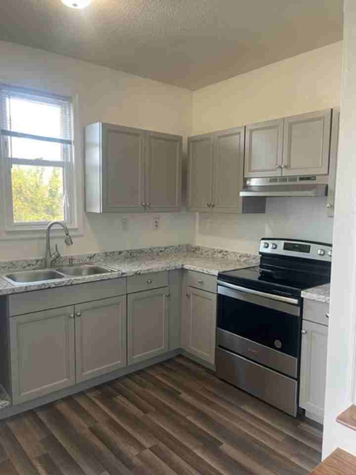 362 Ridgewell Ave - Photo 2 of 26