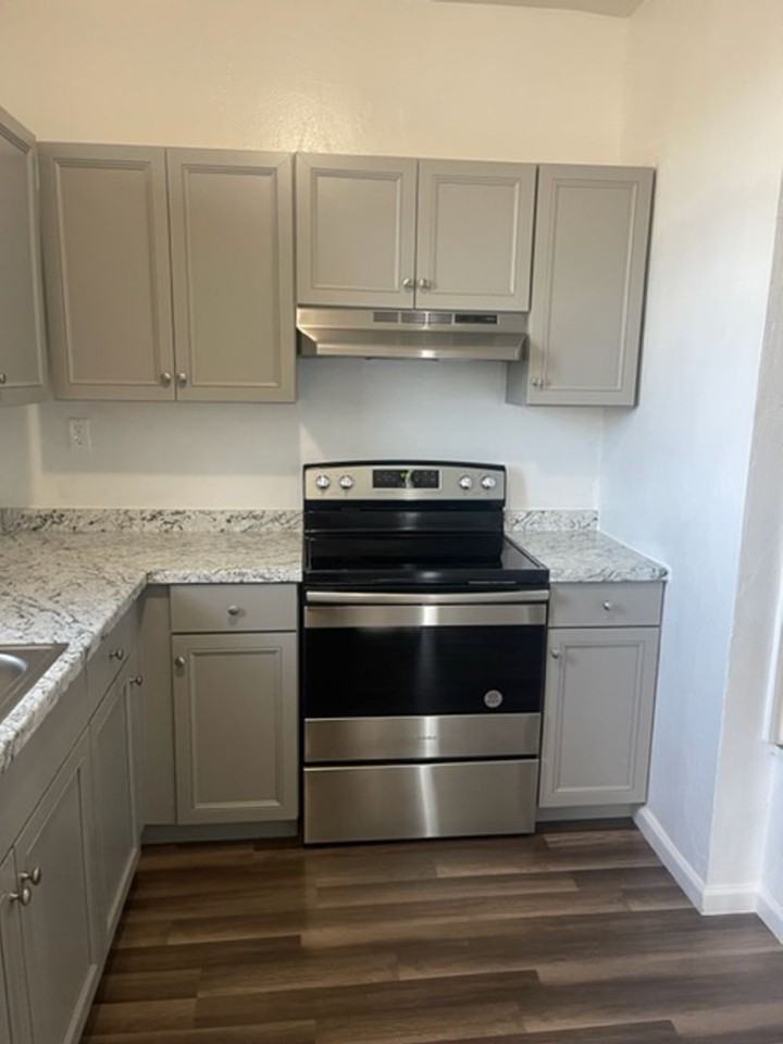 362 Ridgewell Ave - Photo 3 of 26