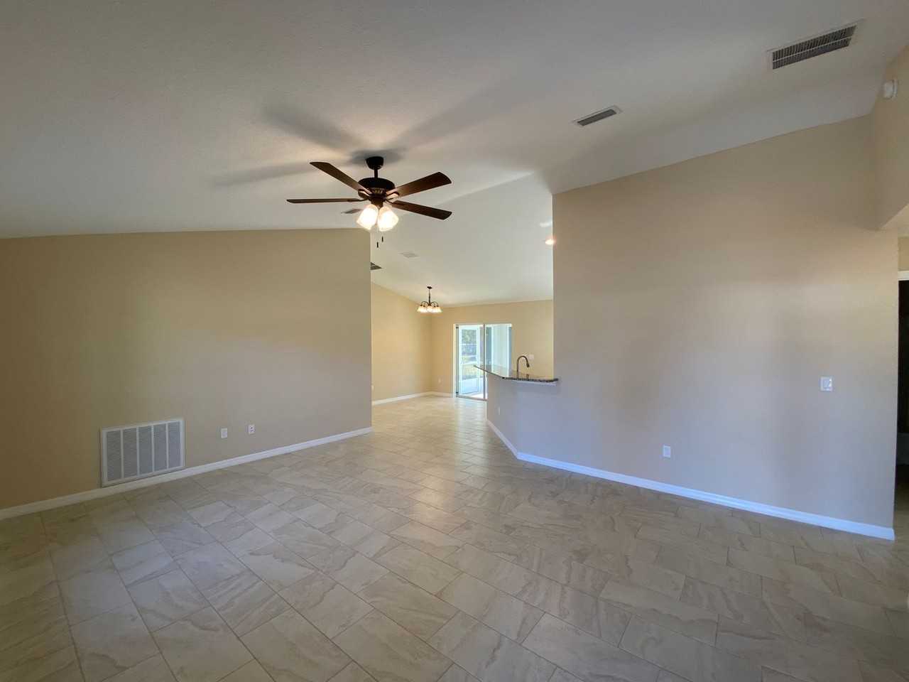 572 Marion Oaks Trl - Photo 4 of 36
