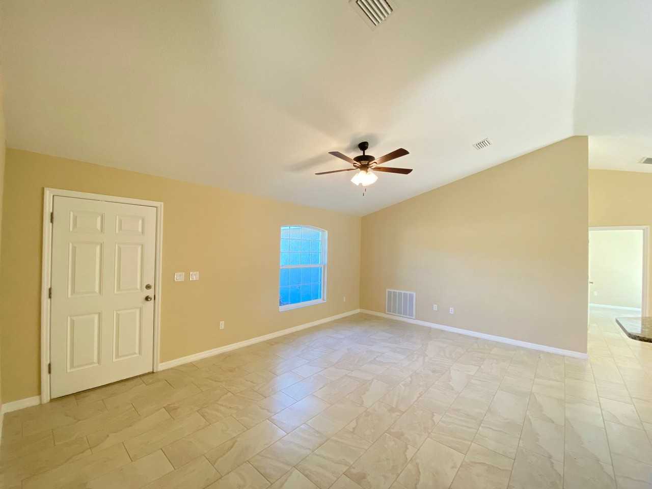 572 Marion Oaks Trl - Photo 5 of 36