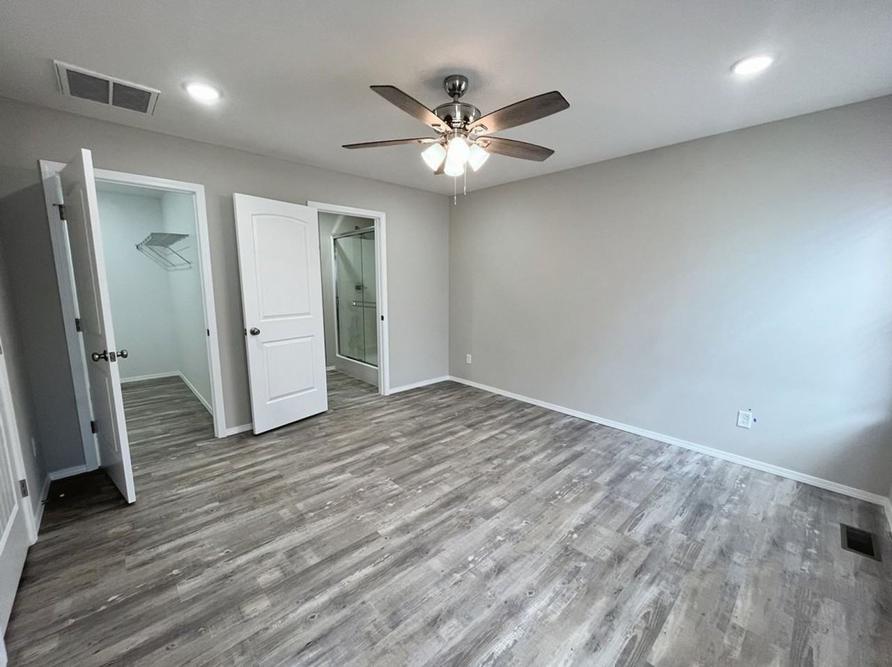 304 East Rosalie Street - Photo 4 of 7