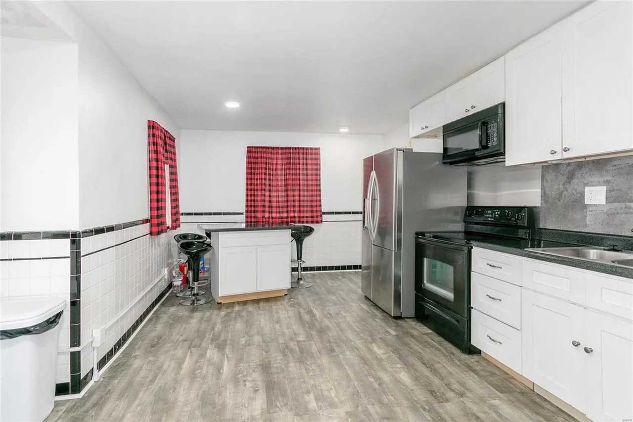 10 Lamar Dr - Photo 6 of 13