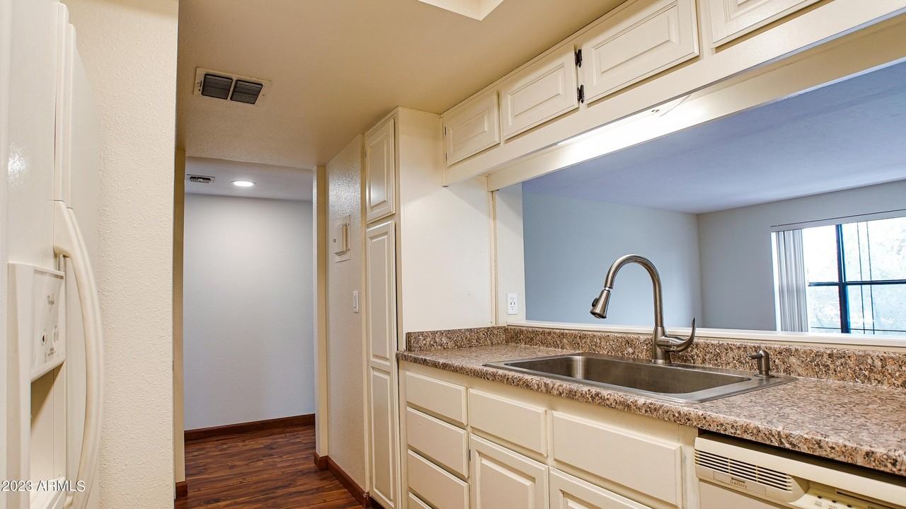 5136 North 31st Place #631 - Photo 4 of 41