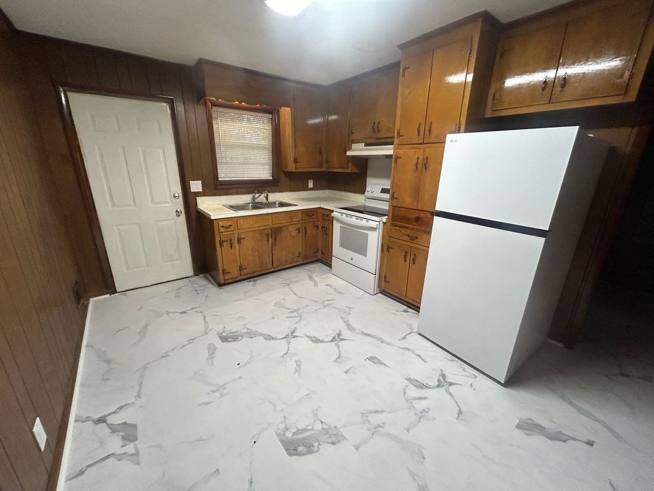 1219 Suber St Apt A - Photo 6 of 24