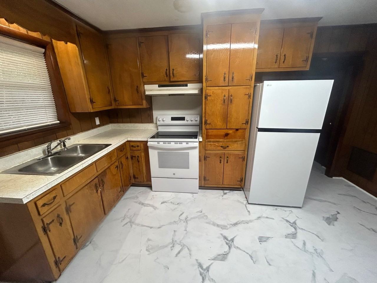 1219 Suber St Apt A - Photo 7 of 24