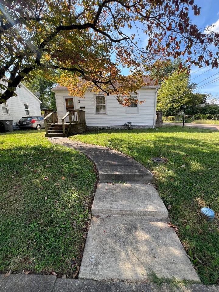 208 North Spring Street - Photo 3 of 14