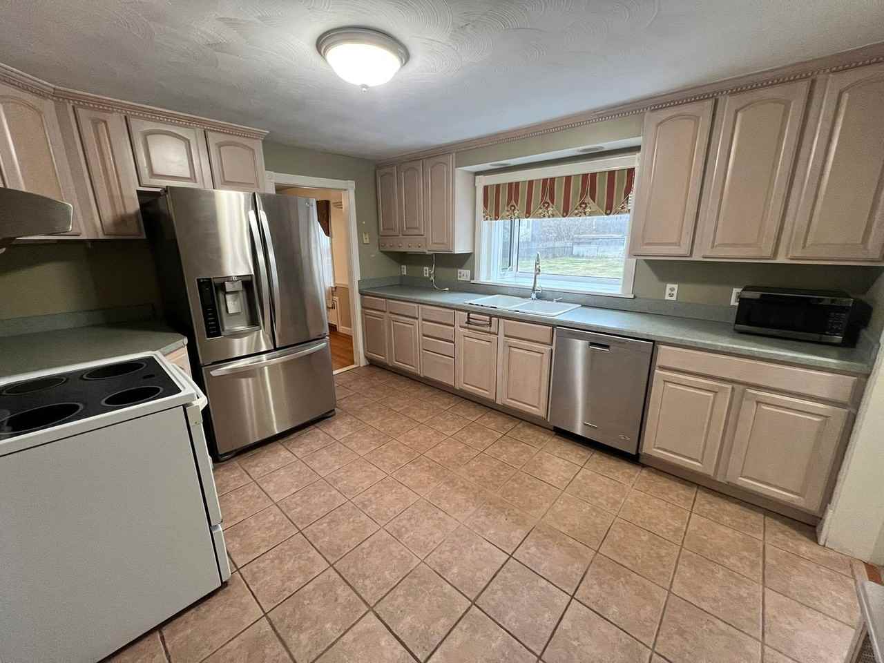 120 Bridle Path Road - Photo 5 of 48